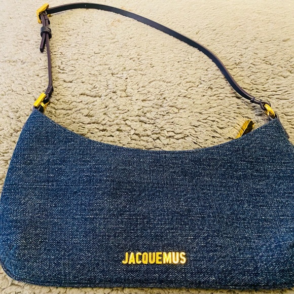 Jacquemus Handbags - Authentic Jacquemus
Le Bisou shoulder bag